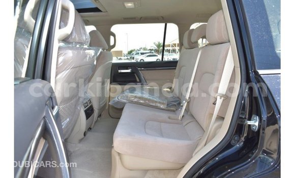 Nunua Imported Toyota Land Cruiser Nyeusi Gari ndani ya Import - Dubai nchini Uganda Nunua Imported Toyota Land Cruiser Nyeusi Gari ndani ya Import - Dubai nchini Uganda