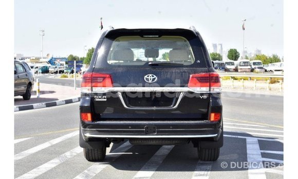Nunua Imported Toyota Land Cruiser Nyeusi Gari ndani ya Import - Dubai nchini Uganda Nunua Imported Toyota Land Cruiser Nyeusi Gari ndani ya Import - Dubai nchini Uganda