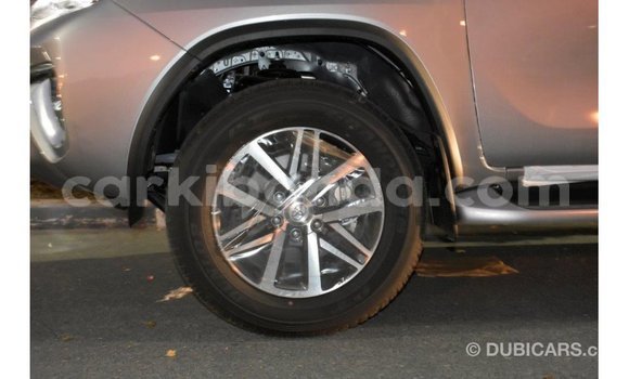 Nunua Imported Toyota Fortuner Nyingine Gari ndani ya Import - Dubai nchini Uganda Nunua Imported Toyota Fortuner Nyingine Gari ndani ya Import - Dubai nchini Uganda