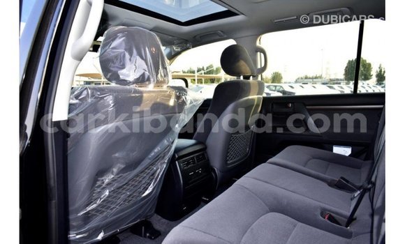 Acheter Import Voiture Toyota Land Cruiser Noir à Import - Dubai, Ouganda Acheter Import Voiture Toyota Land Cruiser Noir à Import - Dubai, Ouganda
