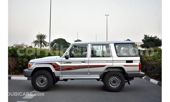 Acheter Import Voiture Toyota Land Cruiser Autre à Import - Dubai, Ouganda Acheter Import Voiture Toyota Land Cruiser Autre à Import - Dubai, Ouganda
