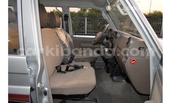 Acheter Import Voiture Toyota Land Cruiser Autre à Import - Dubai, Ouganda Acheter Import Voiture Toyota Land Cruiser Autre à Import - Dubai, Ouganda