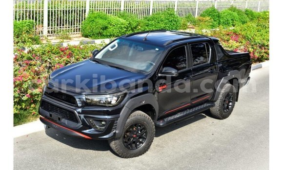 Nunua Imported Toyota Hilux Nyeusi Gari ndani ya Import - Dubai nchini Uganda Nunua Imported Toyota Hilux Nyeusi Gari ndani ya Import - Dubai nchini Uganda