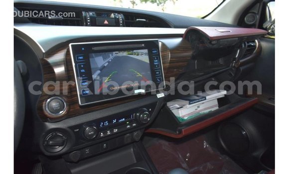 Nunua Imported Toyota Hilux Nyeusi Gari ndani ya Import - Dubai nchini Uganda Nunua Imported Toyota Hilux Nyeusi Gari ndani ya Import - Dubai nchini Uganda