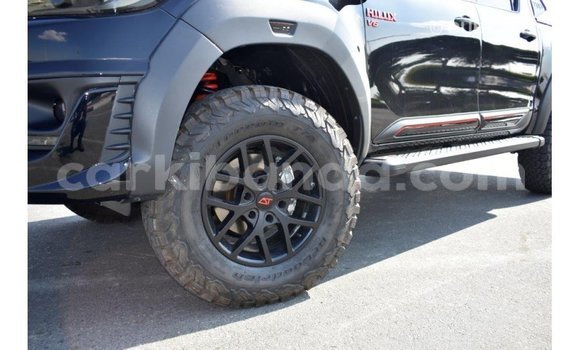 Nunua Imported Toyota Hilux Nyeusi Gari ndani ya Import - Dubai nchini Uganda Nunua Imported Toyota Hilux Nyeusi Gari ndani ya Import - Dubai nchini Uganda