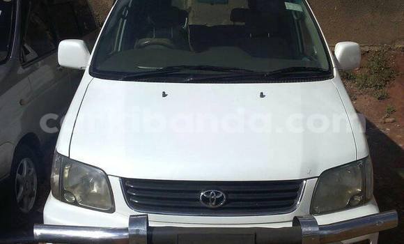 Acheter Occasion Voiture Toyota Noah Blanc à Kampala, Ouganda Acheter Occasion Voiture Toyota Noah Blanc à Kampala, Ouganda