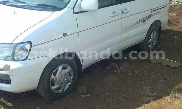 Acheter Occasion Voiture Toyota Noah Blanc à Kampala, Ouganda Acheter Occasion Voiture Toyota Noah Blanc à Kampala, Ouganda