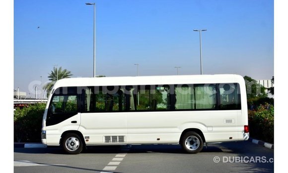 Acheter Import Voiture Toyota Coaster Blanc à Import - Dubai, Ouganda Acheter Import Voiture Toyota Coaster Blanc à Import - Dubai, Ouganda