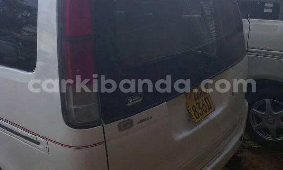 Acheter Occasion Voiture Toyota Noah Blanc à Kampala, Ouganda Acheter Occasion Voiture Toyota Noah Blanc à Kampala, Ouganda