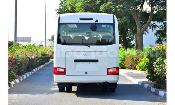 Acheter Import Voiture Toyota Coaster Blanc à Import - Dubai, Ouganda Acheter Import Voiture Toyota Coaster Blanc à Import - Dubai, Ouganda