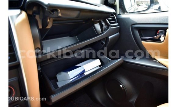 Acheter Import Voiture Toyota Fortuner Autre à Import - Dubai, Ouganda Acheter Import Voiture Toyota Fortuner Autre à Import - Dubai, Ouganda