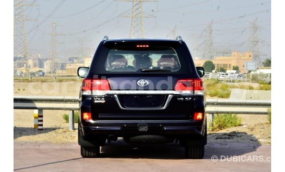 Acheter Import Voiture Toyota Land Cruiser Noir à Import - Dubai, Ouganda Acheter Import Voiture Toyota Land Cruiser Noir à Import - Dubai, Ouganda