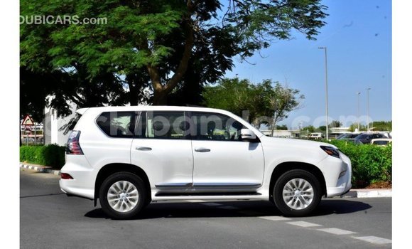 Nunua Imported Lexus GX Nyeupe Gari ndani ya Import - Dubai nchini Uganda Nunua Imported Lexus GX Nyeupe Gari ndani ya Import - Dubai nchini Uganda