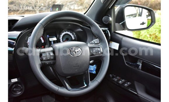 Nunua Imported Toyota Hilux Nyeupe Gari ndani ya Import - Dubai nchini Uganda Nunua Imported Toyota Hilux Nyeupe Gari ndani ya Import - Dubai nchini Uganda