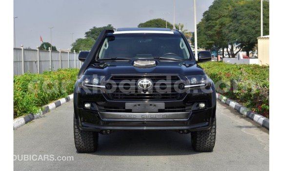 Nunua Imported Toyota Land Cruiser Nyeusi Gari ndani ya Import - Dubai nchini Uganda Nunua Imported Toyota Land Cruiser Nyeusi Gari ndani ya Import - Dubai nchini Uganda