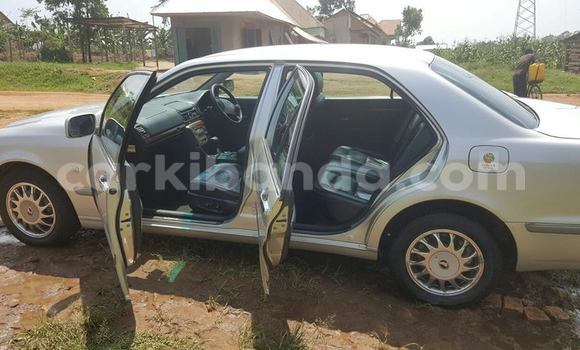 Nunua Ilio tumika Toyota Progress Fedha Gari ndani ya Kampala nchini Uganda Nunua Ilio tumika Toyota Progress Fedha Gari ndani ya Kampala nchini Uganda