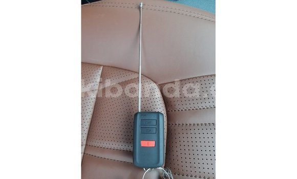 Nunua Imported Toyota Land Cruiser Nyeusi Gari ndani ya Import - Dubai nchini Uganda Nunua Imported Toyota Land Cruiser Nyeusi Gari ndani ya Import - Dubai nchini Uganda