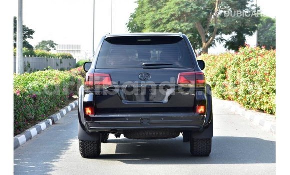 Nunua Imported Toyota Land Cruiser Nyeusi Gari ndani ya Import - Dubai nchini Uganda Nunua Imported Toyota Land Cruiser Nyeusi Gari ndani ya Import - Dubai nchini Uganda