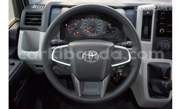 Acheter Import Voiture Toyota Hiace Blanc à Import - Dubai, Ouganda Acheter Import Voiture Toyota Hiace Blanc à Import - Dubai, Ouganda