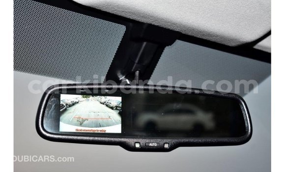 Acheter Import Voiture Toyota Hiace Blanc à Import - Dubai, Ouganda Acheter Import Voiture Toyota Hiace Blanc à Import - Dubai, Ouganda