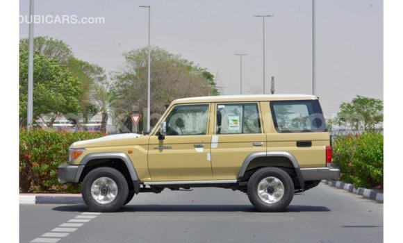Nunua Imported Toyota Land Cruiser Beige Gari ndani ya Import - Dubai nchini Uganda Nunua Imported Toyota Land Cruiser Beige Gari ndani ya Import - Dubai nchini Uganda