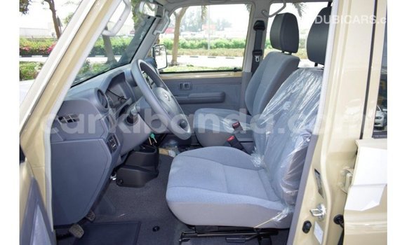 Nunua Imported Toyota Land Cruiser Beige Gari ndani ya Import - Dubai nchini Uganda Nunua Imported Toyota Land Cruiser Beige Gari ndani ya Import - Dubai nchini Uganda