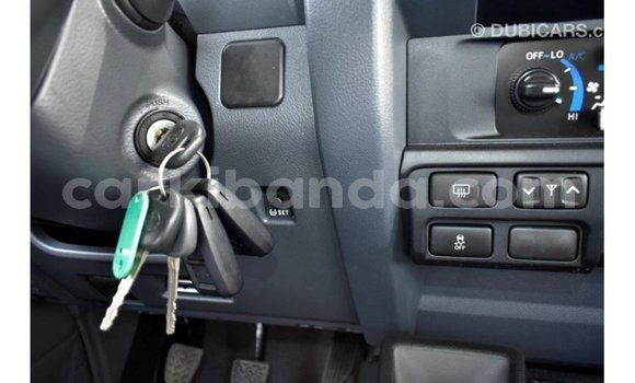 Nunua Imported Toyota Land Cruiser Beige Gari ndani ya Import - Dubai nchini Uganda Nunua Imported Toyota Land Cruiser Beige Gari ndani ya Import - Dubai nchini Uganda