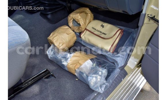 Nunua Imported Toyota Land Cruiser Beige Gari ndani ya Import - Dubai nchini Uganda Nunua Imported Toyota Land Cruiser Beige Gari ndani ya Import - Dubai nchini Uganda