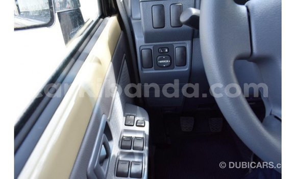 Nunua Imported Toyota Land Cruiser Beige Gari ndani ya Import - Dubai nchini Uganda Nunua Imported Toyota Land Cruiser Beige Gari ndani ya Import - Dubai nchini Uganda