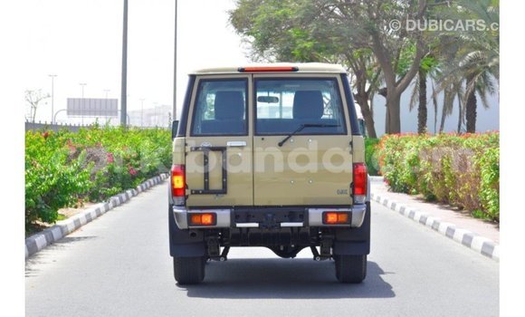 Nunua Imported Toyota Land Cruiser Beige Gari ndani ya Import - Dubai nchini Uganda Nunua Imported Toyota Land Cruiser Beige Gari ndani ya Import - Dubai nchini Uganda