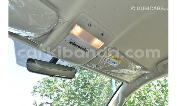 Nunua Imported Toyota Land Cruiser Nyeupe Gari ndani ya Import - Dubai nchini Uganda Nunua Imported Toyota Land Cruiser Nyeupe Gari ndani ya Import - Dubai nchini Uganda