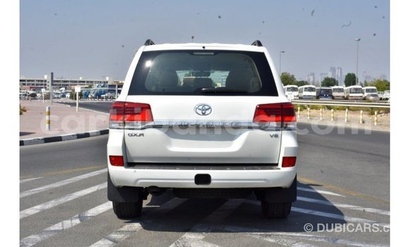 Nunua Imported Toyota Land Cruiser Nyeupe Gari ndani ya Import - Dubai nchini Uganda Nunua Imported Toyota Land Cruiser Nyeupe Gari ndani ya Import - Dubai nchini Uganda