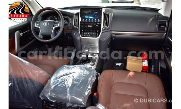 Nunua Imported Toyota Land Cruiser Nyeusi Gari ndani ya Import - Dubai nchini Uganda Nunua Imported Toyota Land Cruiser Nyeusi Gari ndani ya Import - Dubai nchini Uganda