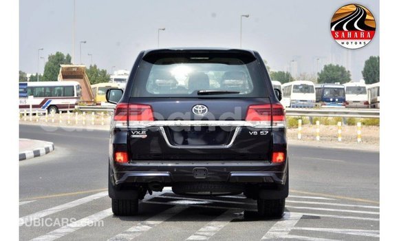 Nunua Imported Toyota Land Cruiser Nyeusi Gari ndani ya Import - Dubai nchini Uganda Nunua Imported Toyota Land Cruiser Nyeusi Gari ndani ya Import - Dubai nchini Uganda