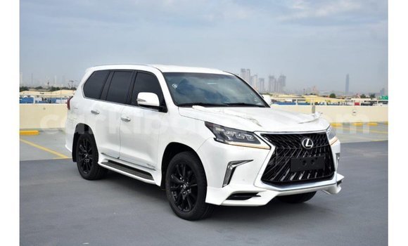 Nunua Imported Lexus LX Nyeupe Gari ndani ya Import - Dubai nchini Uganda Nunua Imported Lexus LX Nyeupe Gari ndani ya Import - Dubai nchini Uganda