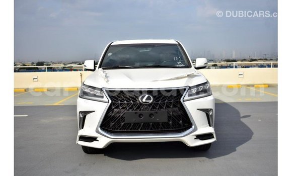 Nunua Imported Lexus LX Nyeupe Gari ndani ya Import - Dubai nchini Uganda Nunua Imported Lexus LX Nyeupe Gari ndani ya Import - Dubai nchini Uganda