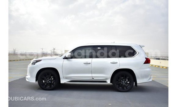 Nunua Imported Lexus LX Nyeupe Gari ndani ya Import - Dubai nchini Uganda Nunua Imported Lexus LX Nyeupe Gari ndani ya Import - Dubai nchini Uganda