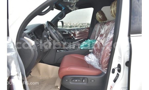 Nunua Imported Lexus LX Nyeupe Gari ndani ya Import - Dubai nchini Uganda Nunua Imported Lexus LX Nyeupe Gari ndani ya Import - Dubai nchini Uganda
