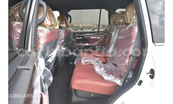Nunua Imported Lexus LX Nyeupe Gari ndani ya Import - Dubai nchini Uganda Nunua Imported Lexus LX Nyeupe Gari ndani ya Import - Dubai nchini Uganda