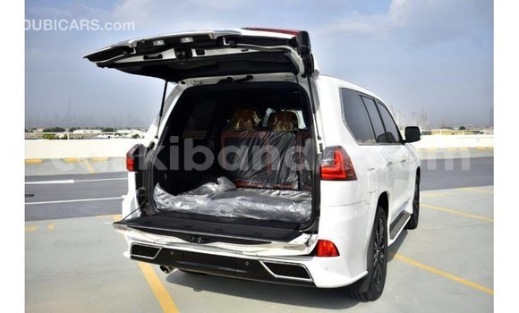 Nunua Imported Lexus LX Nyeupe Gari ndani ya Import - Dubai nchini Uganda Nunua Imported Lexus LX Nyeupe Gari ndani ya Import - Dubai nchini Uganda