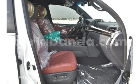 Nunua Imported Lexus LX Nyeupe Gari ndani ya Import - Dubai nchini Uganda Nunua Imported Lexus LX Nyeupe Gari ndani ya Import - Dubai nchini Uganda