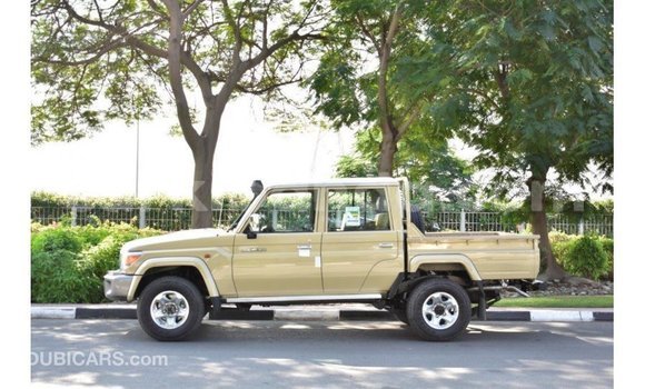 Nunua Imported Toyota Land Cruiser Beige Gari ndani ya Import - Dubai nchini Uganda Nunua Imported Toyota Land Cruiser Beige Gari ndani ya Import - Dubai nchini Uganda