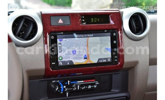 Nunua Imported Toyota Land Cruiser Beige Gari ndani ya Import - Dubai nchini Uganda Nunua Imported Toyota Land Cruiser Beige Gari ndani ya Import - Dubai nchini Uganda