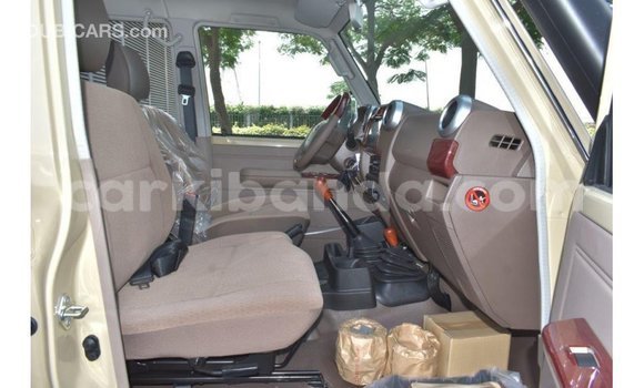 Nunua Imported Toyota Land Cruiser Beige Gari ndani ya Import - Dubai nchini Uganda Nunua Imported Toyota Land Cruiser Beige Gari ndani ya Import - Dubai nchini Uganda