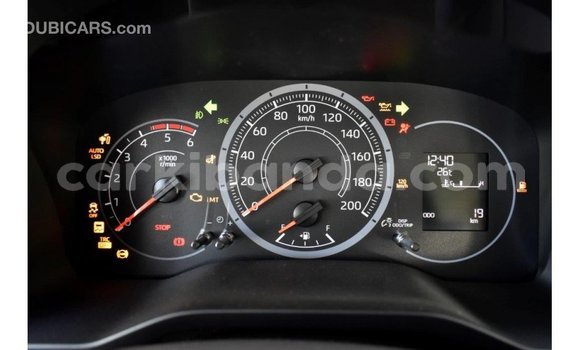 Nunua Imported Toyota Hiace Nyeupe Gari ndani ya Import - Dubai nchini Uganda Nunua Imported Toyota Hiace Nyeupe Gari ndani ya Import - Dubai nchini Uganda