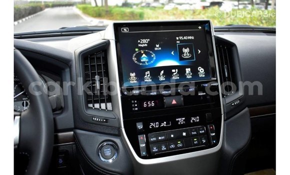 Acheter Import Voiture Toyota Land Cruiser Noir à Import - Dubai, Ouganda Acheter Import Voiture Toyota Land Cruiser Noir à Import - Dubai, Ouganda