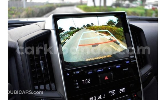 Acheter Import Voiture Toyota Land Cruiser Noir à Import - Dubai, Ouganda Acheter Import Voiture Toyota Land Cruiser Noir à Import - Dubai, Ouganda