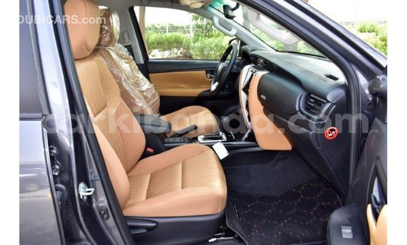 Acheter Import Voiture Toyota Fortuner Autre à Import - Dubai, Ouganda Acheter Import Voiture Toyota Fortuner Autre à Import - Dubai, Ouganda