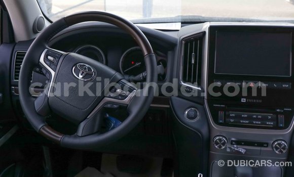 Acheter Import Voiture Toyota Land Cruiser Noir à Import - Dubai, Ouganda Acheter Import Voiture Toyota Land Cruiser Noir à Import - Dubai, Ouganda