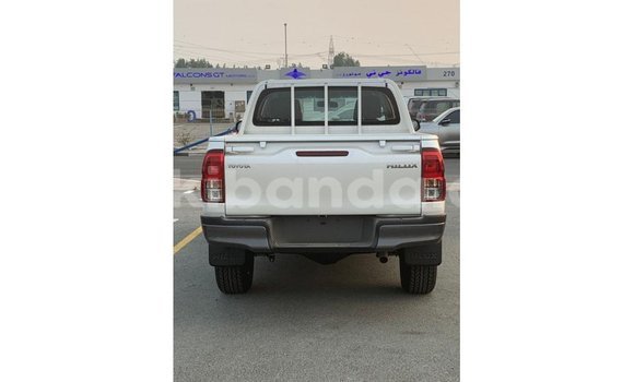 Gura Imported Toyota Hilux White Imodoka i Import - Dubai mu Uganda Gura Imported Toyota Hilux White Imodoka i Import - Dubai mu Uganda
